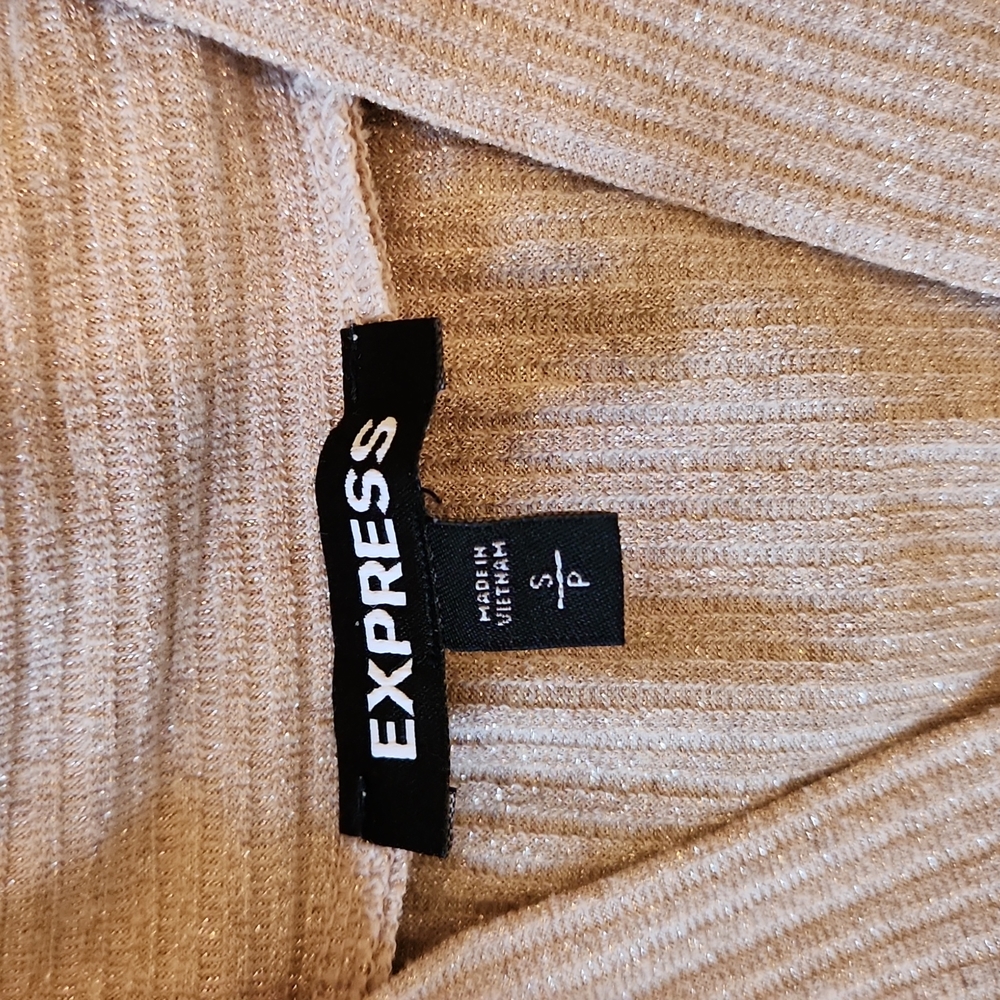 Express tie waist v-neck metallic tank - Picture 3 of 10